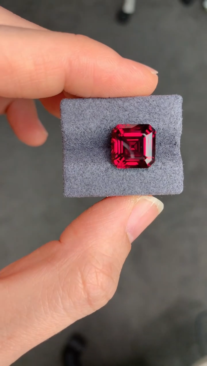 【闪购商品】石榴石裸石未镶嵌7.3ct镁铝榴石