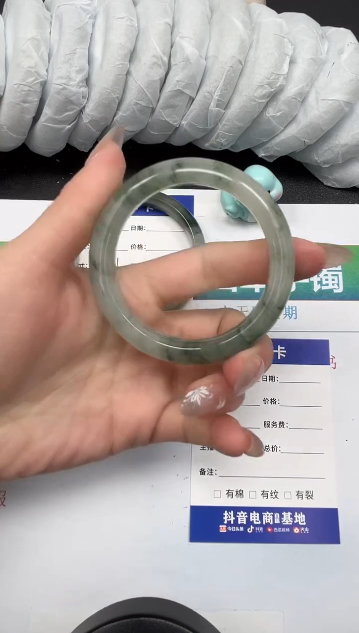 【闪购商品】石英质玉手镯未镶嵌264-52.4