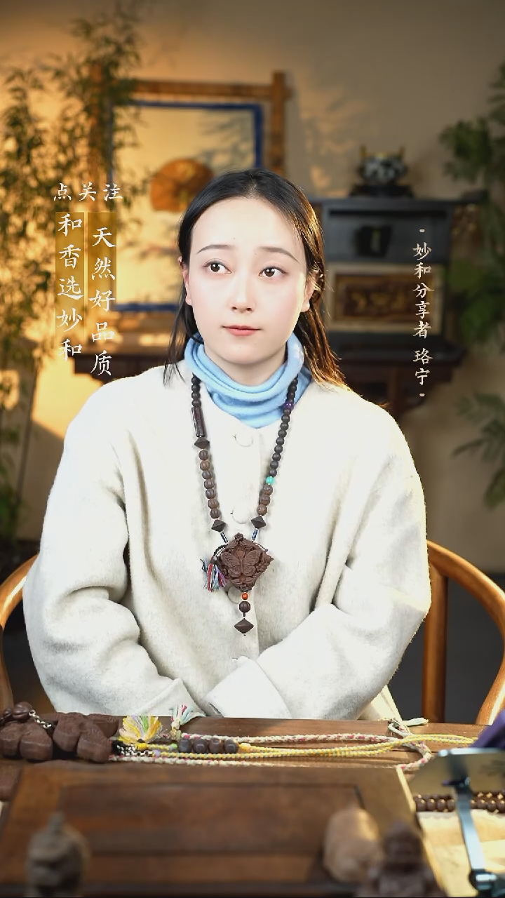 泥塑念慈瓜蝶绵绵满珠设计脖挂款福