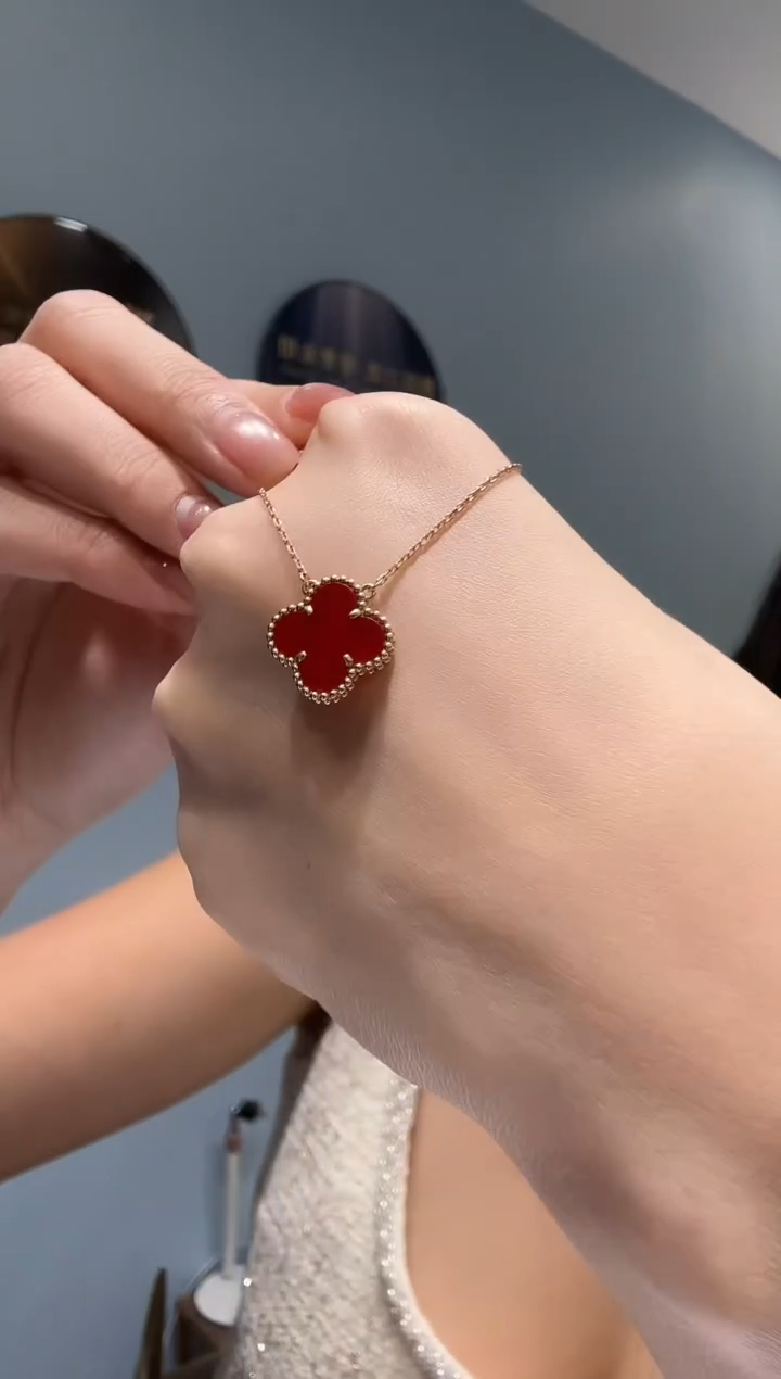 【闪购商品】石英质玉/18K金镶嵌红单花项链