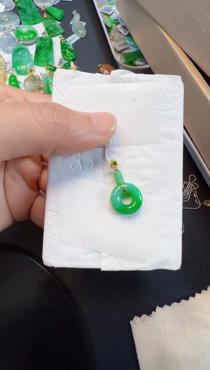 【闪购商品】翡翠吊坠(不含链)18K金镶嵌980