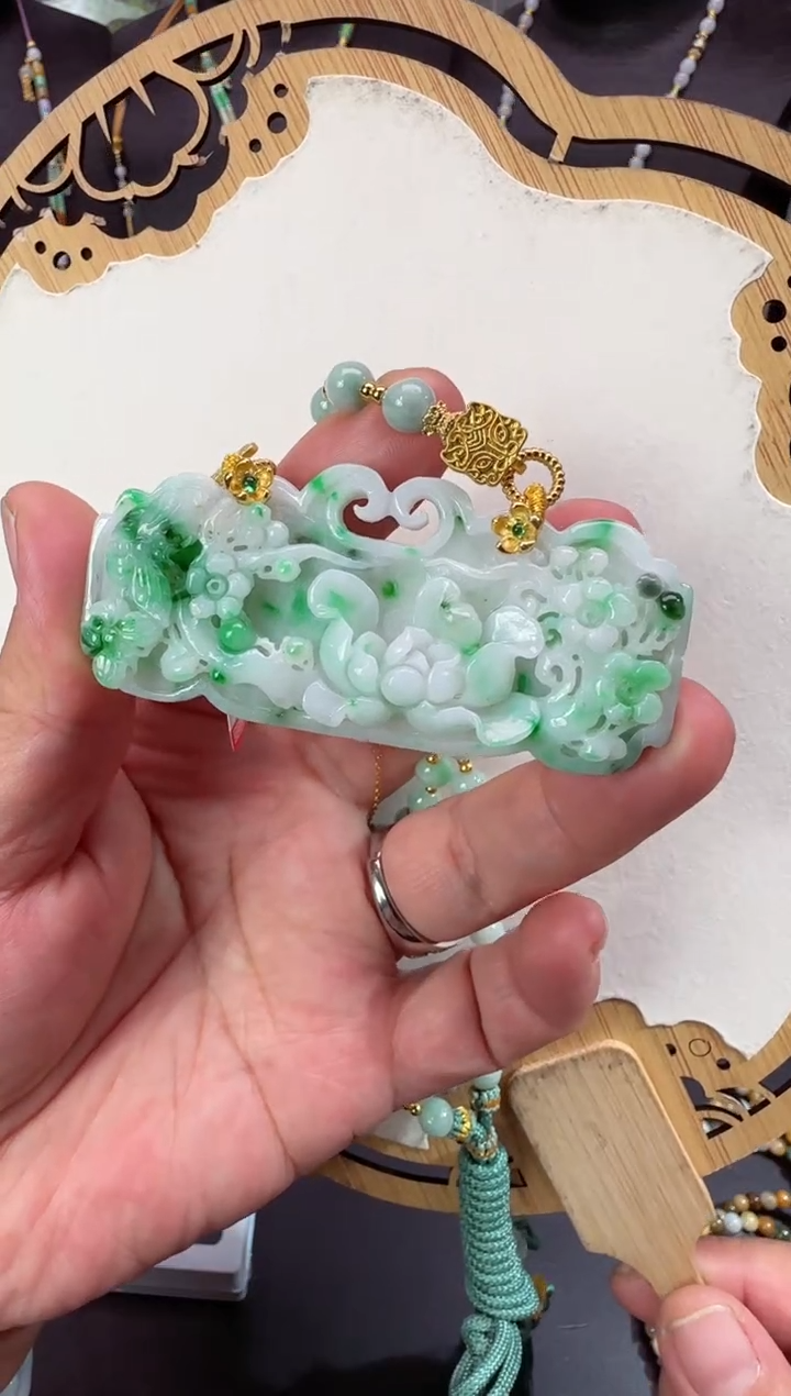 【闪购商品】翡翠颈饰未镶嵌牌子