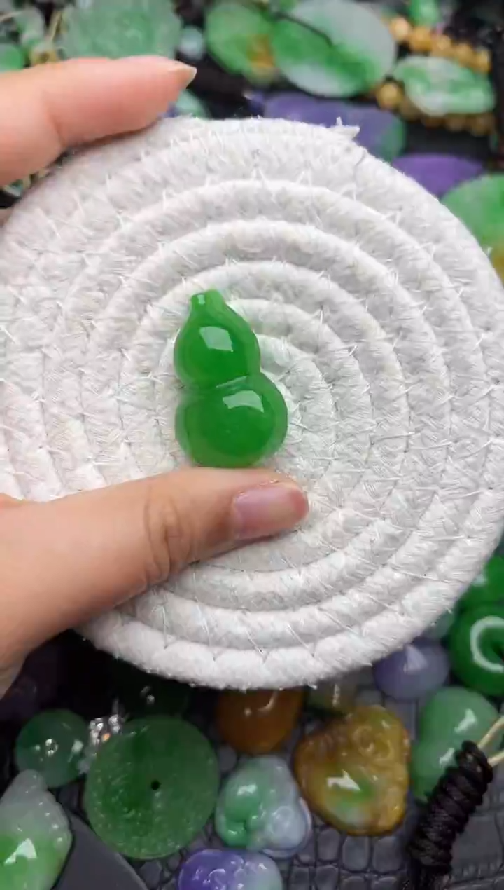 颈饰未镶嵌翡翠缅甸翡翠吊坠