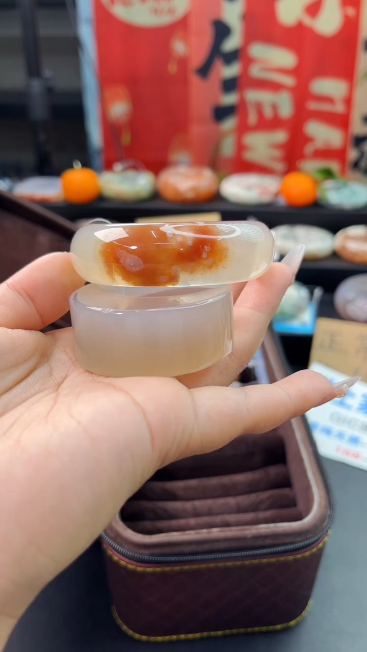 【闪购商品】石英质玉手镯未镶嵌赠送镯心（52圈口