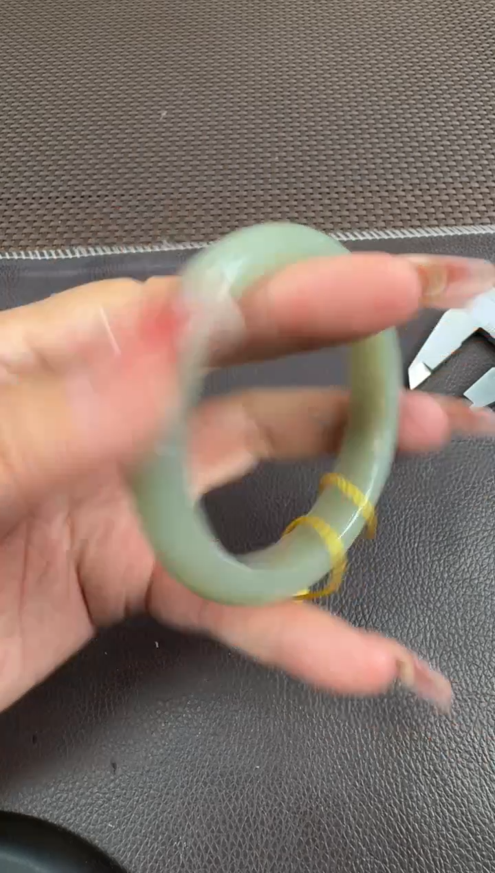 【闪购商品】和田玉手镯未镶嵌56