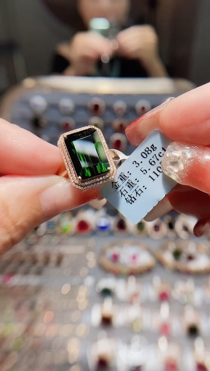 18K金镶嵌戒指碧玺5.67