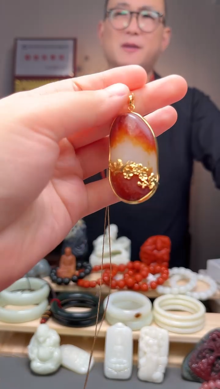 颈饰未镶嵌和田玉吊坠