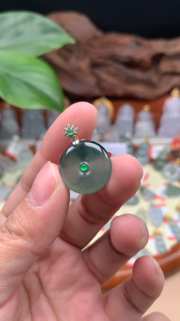 【闪购商品】翡翠吊坠(不含链)18K金镶嵌平安扣