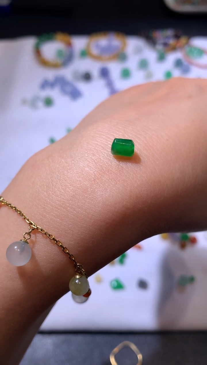 定制翡翠未镶嵌随型4200+0