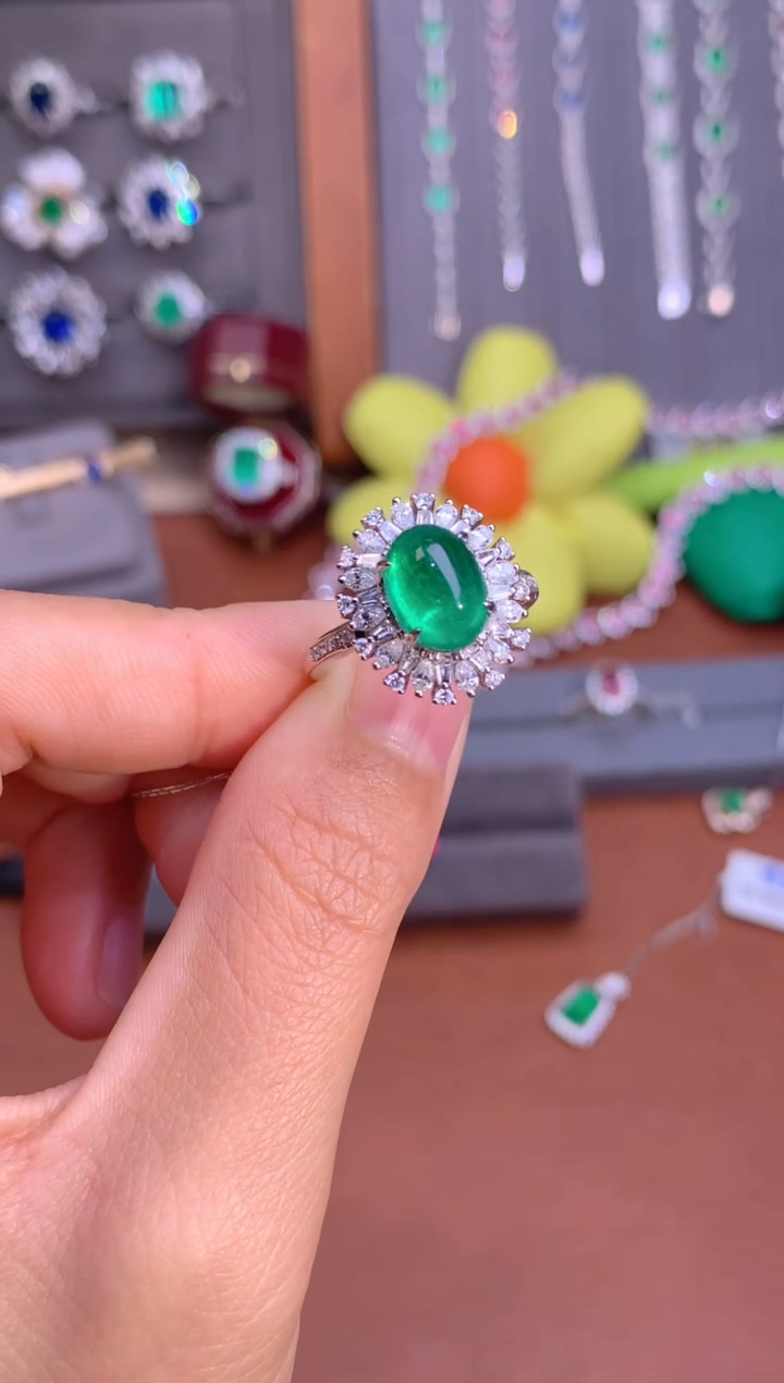 【闪购商品】祖母绿戒指18K金镶嵌2.62CT