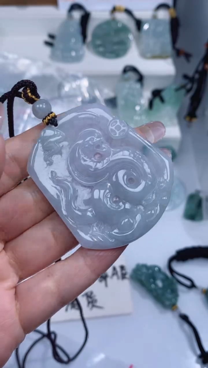 颈饰未镶嵌翡翠吊坠