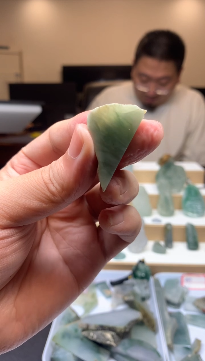 未镶嵌定制翡翠宝**?打开了