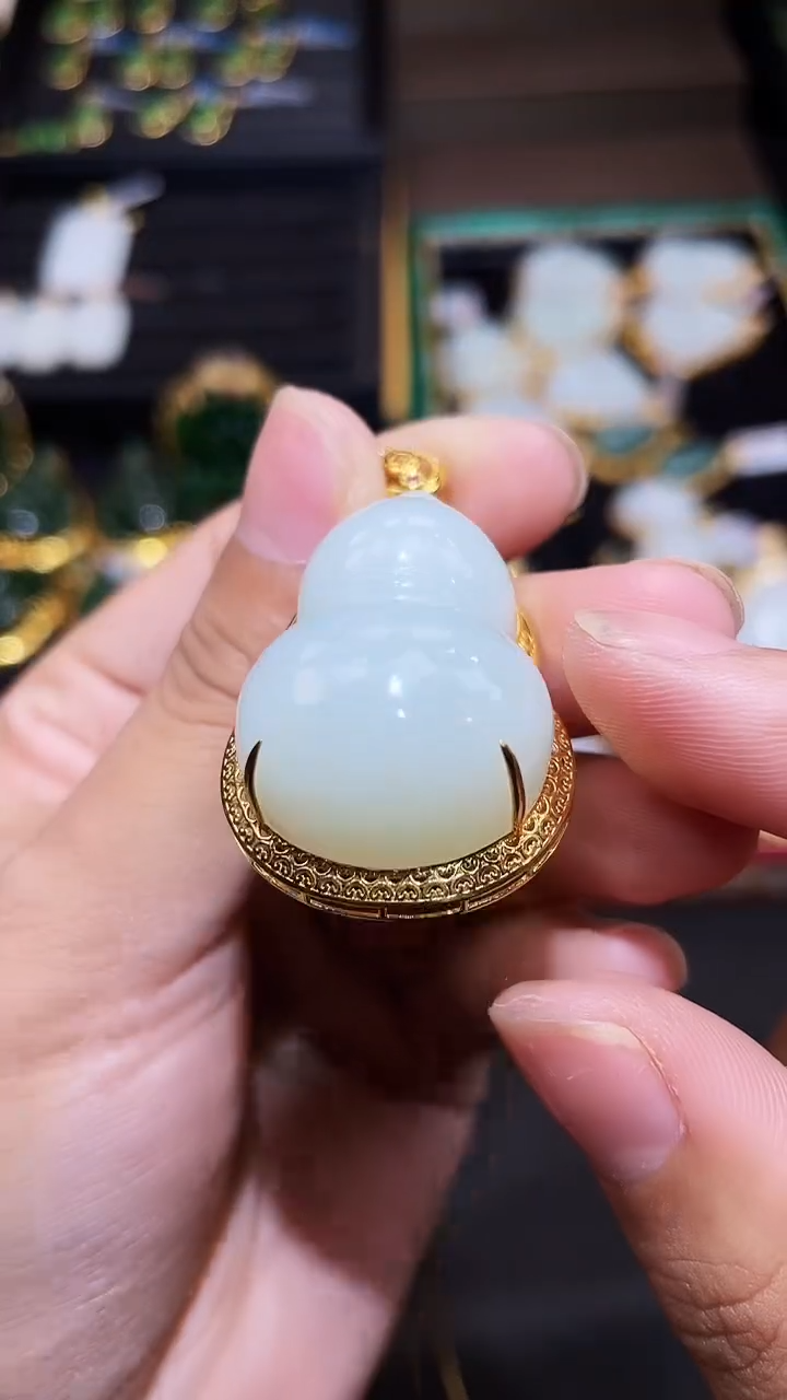 和田玉18K金镶嵌吊坠(赠链)36MM多样性发一