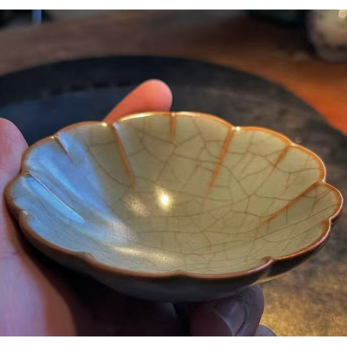 汝窑天青色宋月冰纹青荷盏 