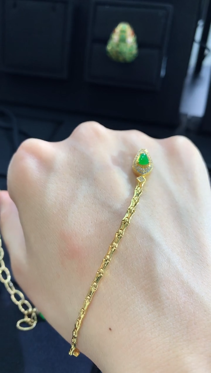 【闪购商品】翡翠吊坠(不含链)18K金镶嵌吊坠