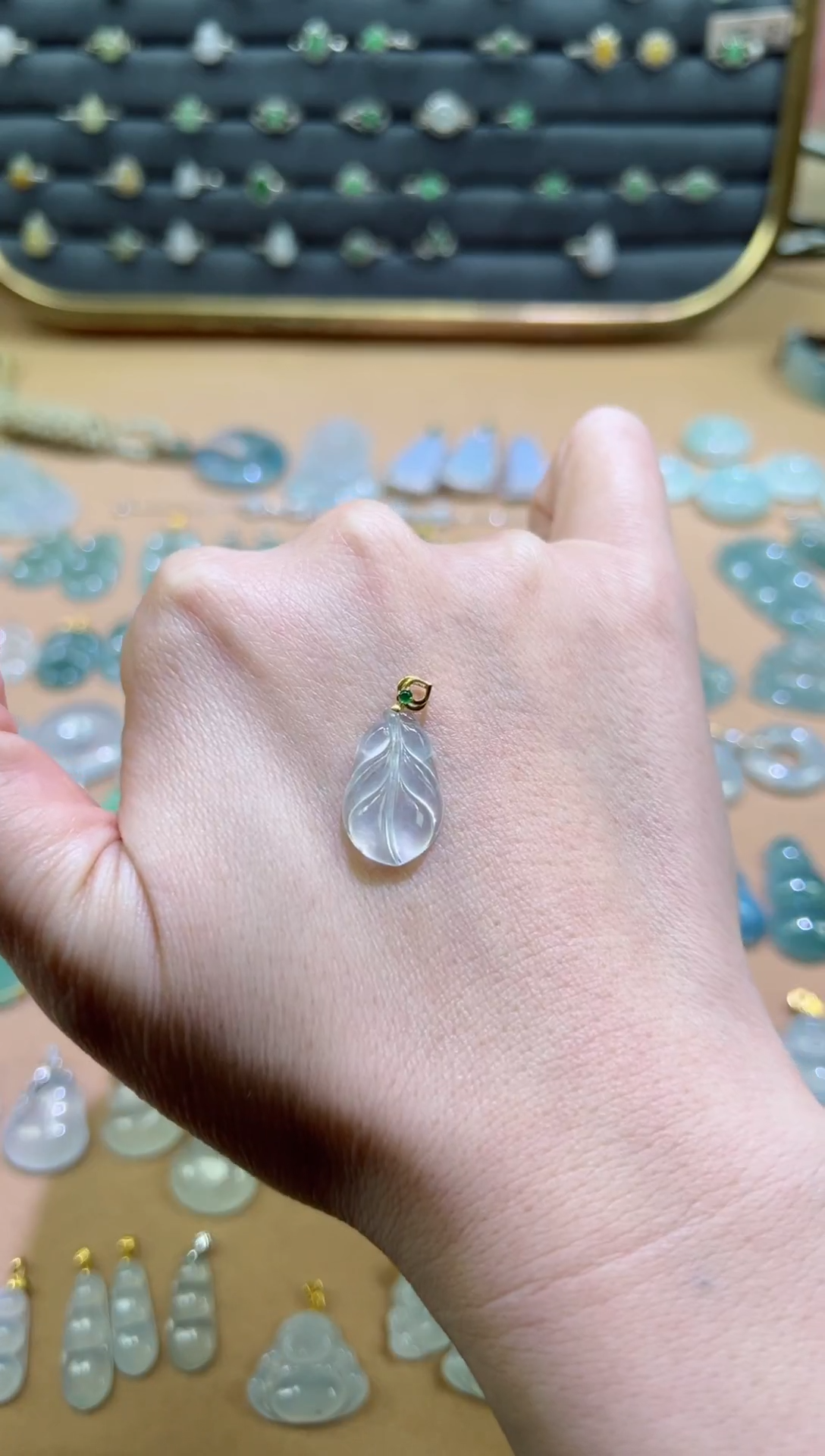 【闪购商品】翡翠颈饰18K金镶嵌叶子