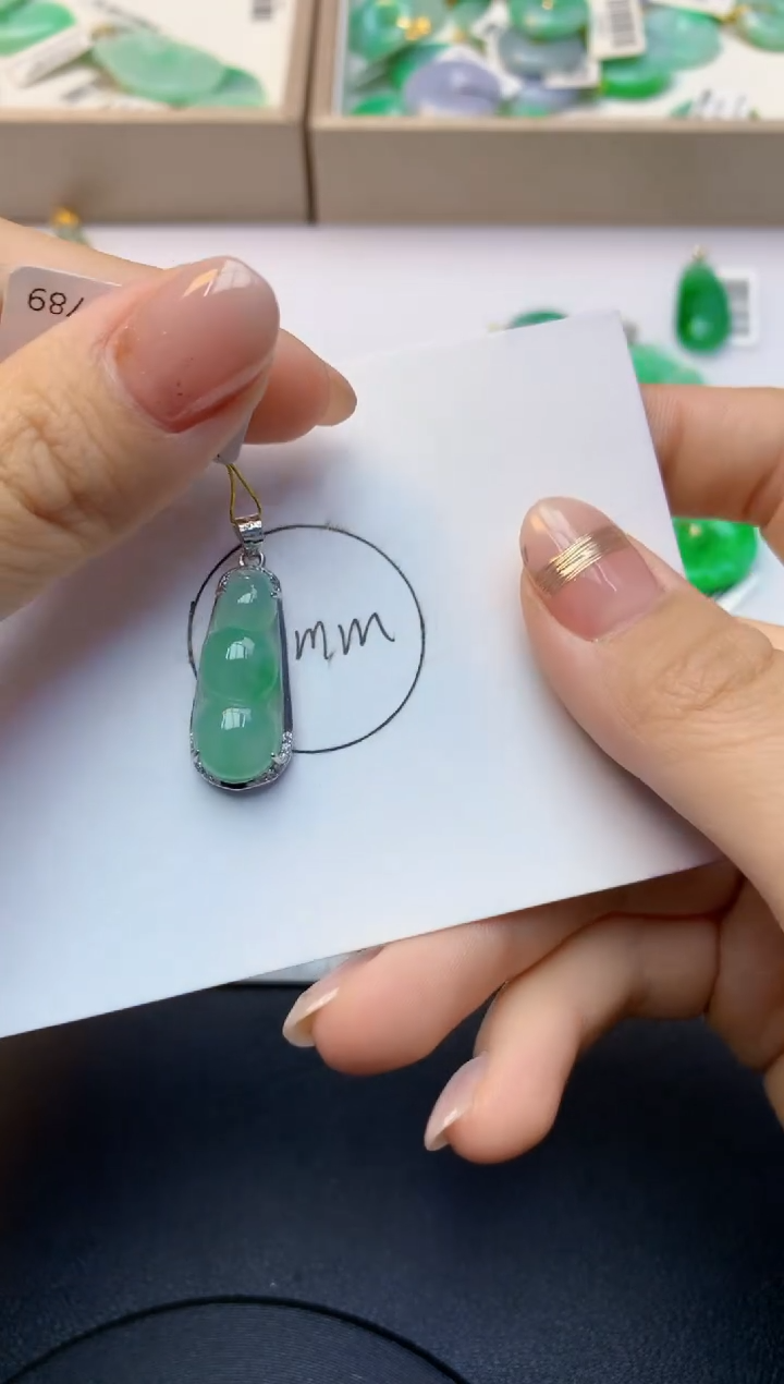 颈饰未镶嵌翡翠天然A货翡翠百元以上9元证书费自理