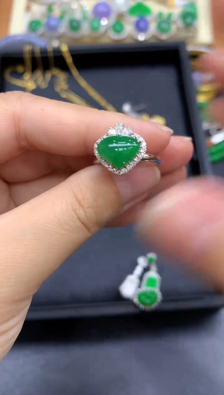 18K金镶嵌戒指翡翠591-中国好珍宝