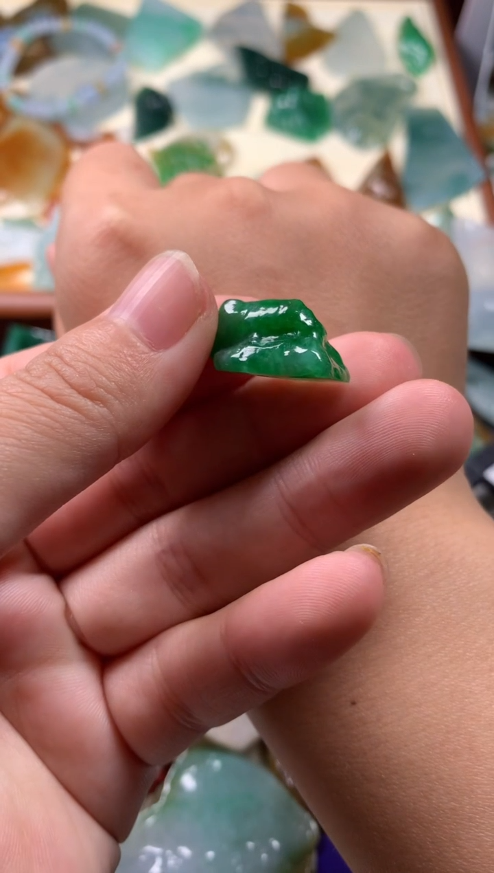 【闪购商品】翡翠颈饰未镶嵌吊坠