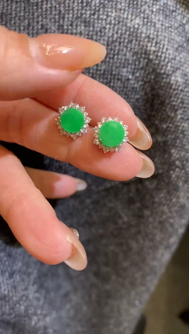 18K金镶嵌翡翠耳饰耳钉