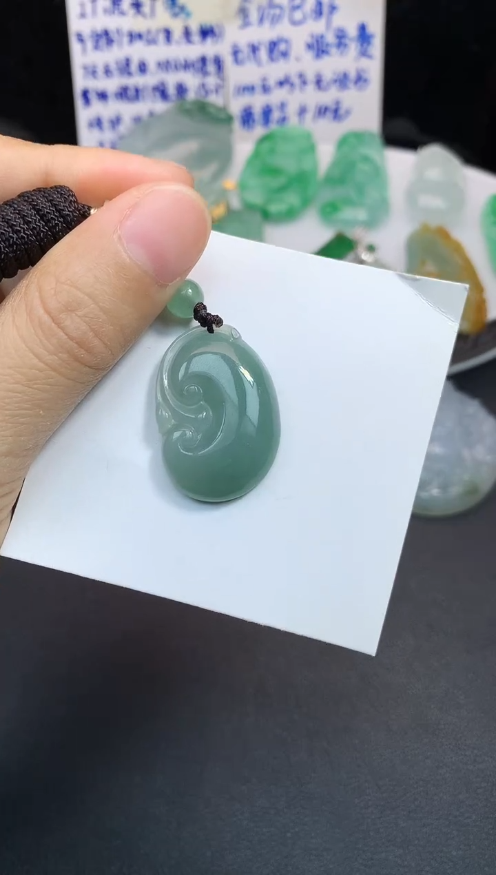 颈饰未镶嵌翡翠吊坠