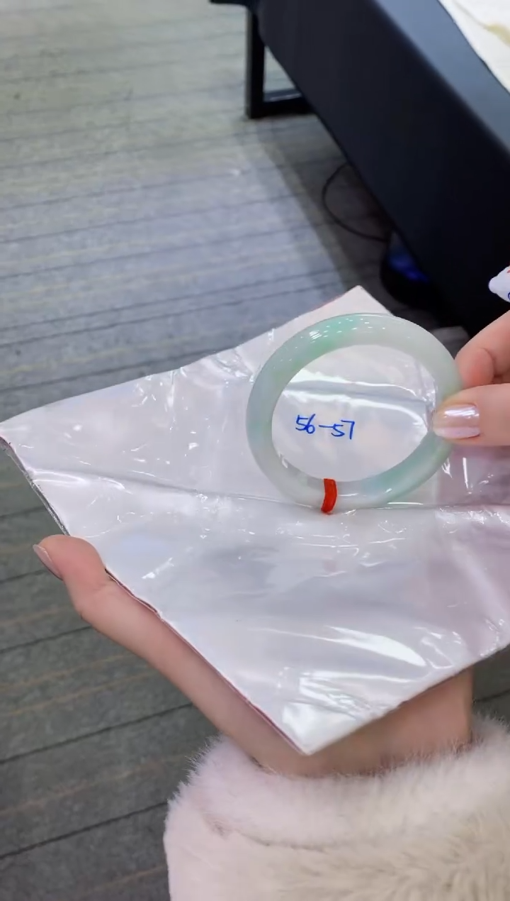 【闪购商品】翡翠手镯未镶嵌                  