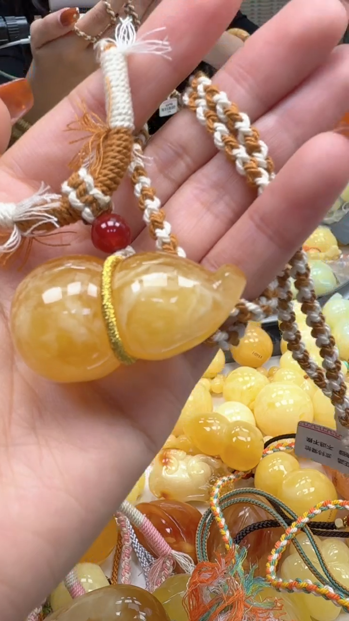 裸石琥珀未镶嵌如图