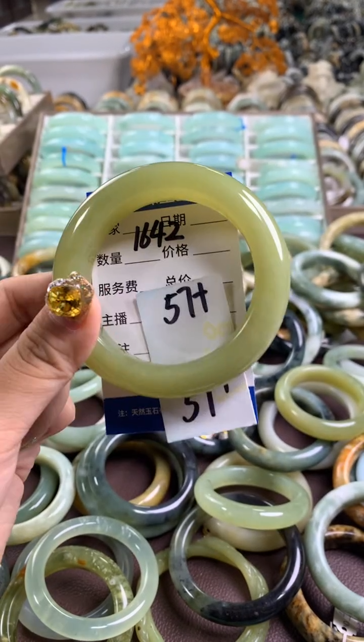 【闪购商品】蛇纹石玉手镯未镶嵌1642