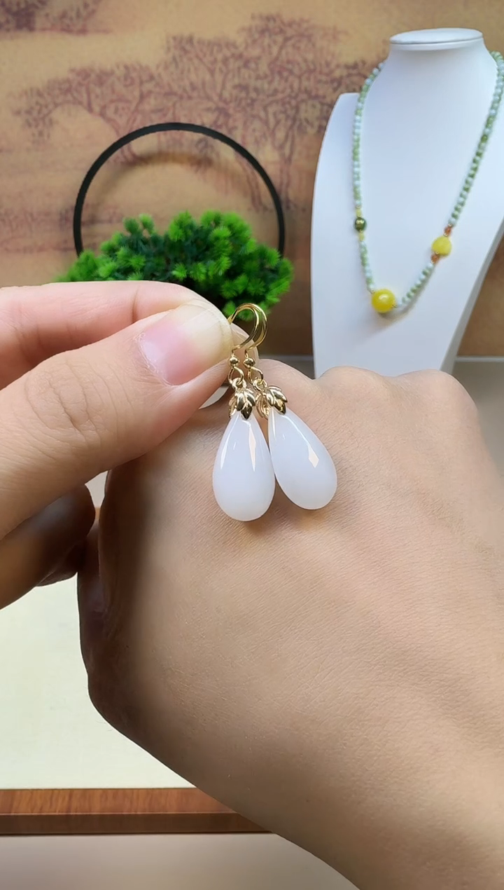 14K金镶嵌和田玉耳饰E76 