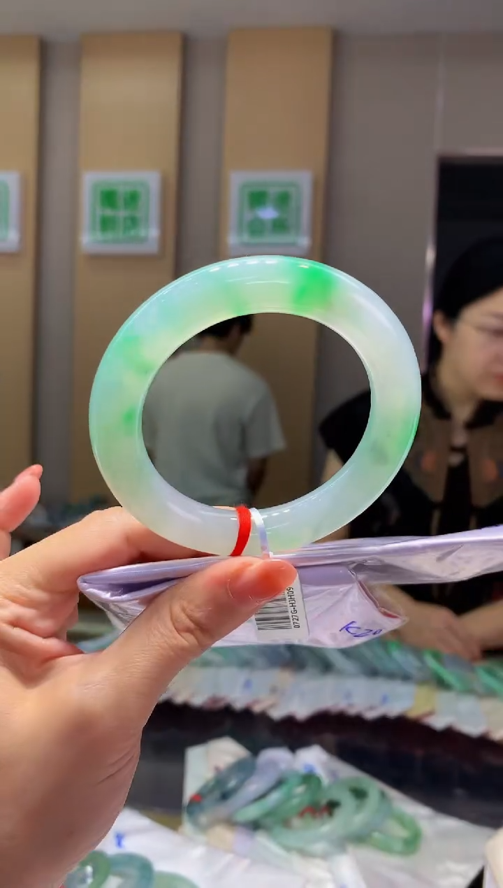 翡翠手镯未镶嵌-C39 圈口56.3