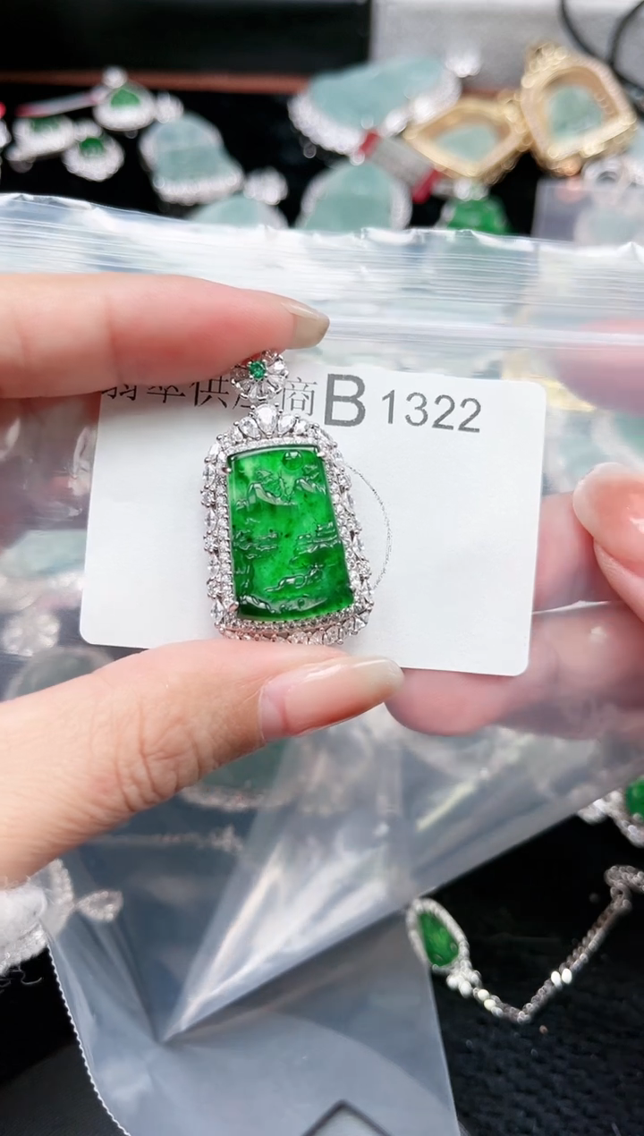 【闪购商品】翡翠颈饰未镶嵌1322赠皮绳