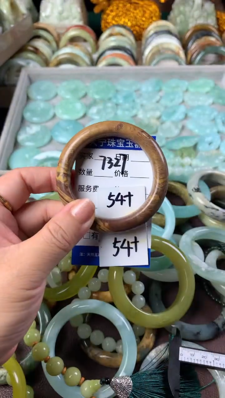 【闪购商品】蛇纹石玉手镯未镶嵌7327