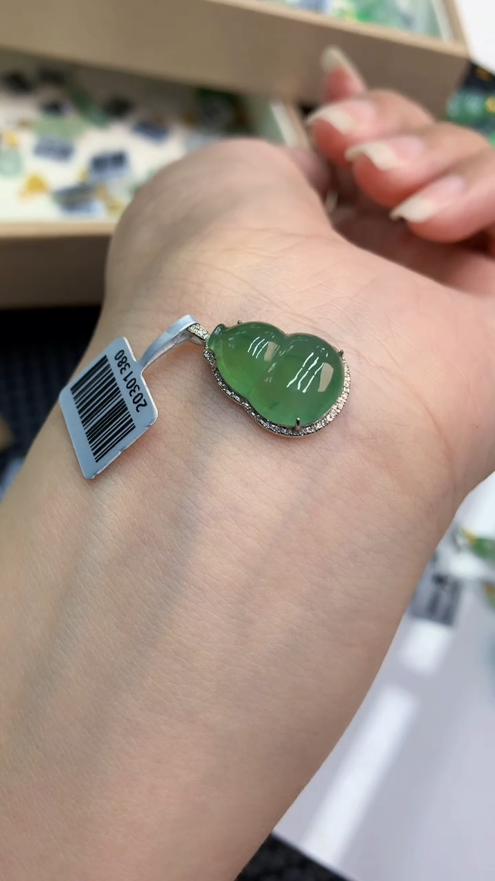 【闪购商品】翡翠颈饰18K金镶嵌            8