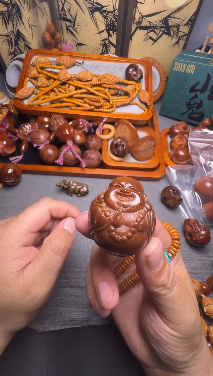 手串橄榄核硕**萱弥勒佛一个