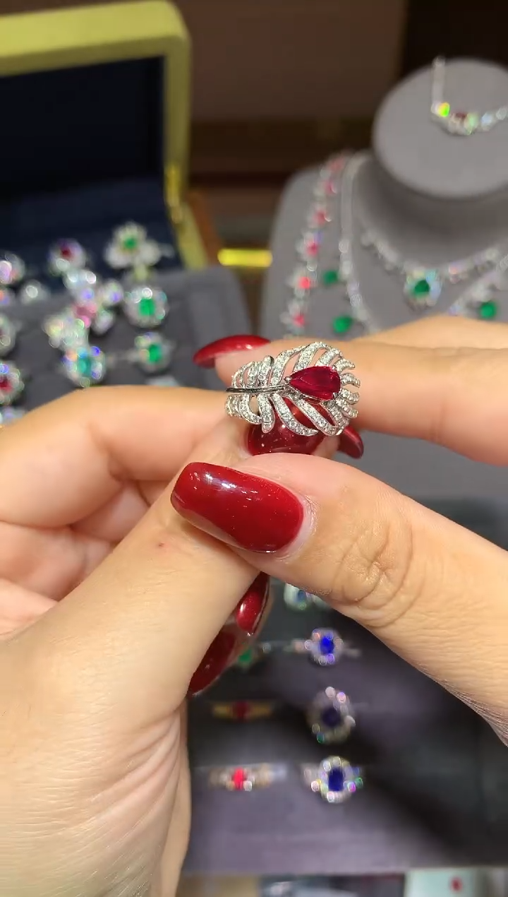 18K金镶嵌戒指红宝石1.03ct
