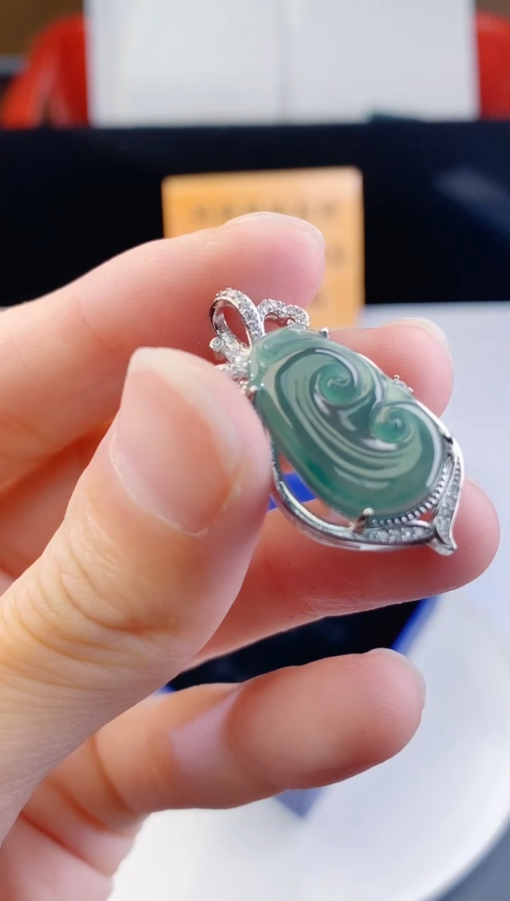 颈饰未镶嵌翡翠1