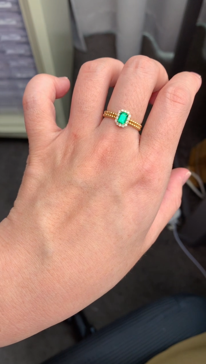 【闪购商品】祖母绿戒指18K金镶嵌42分祖母绿戒指