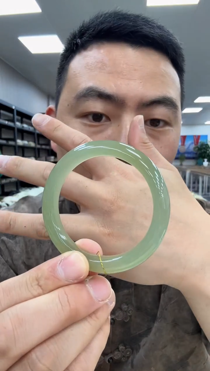 【闪购商品】和田玉手镯未镶嵌53  570