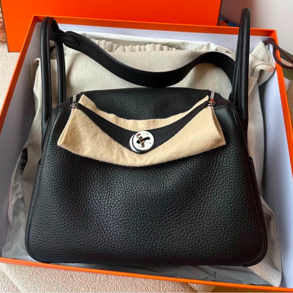 全新未使用 Hermes/爱马仕 小花柳 Lindy 26 黑色 TC皮w刻银扣包