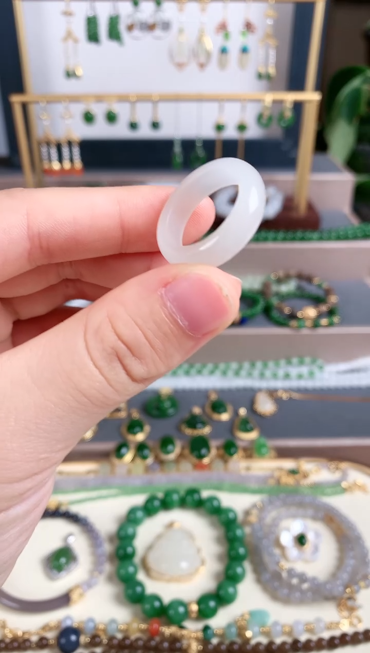 未镶嵌戒指和田玉1