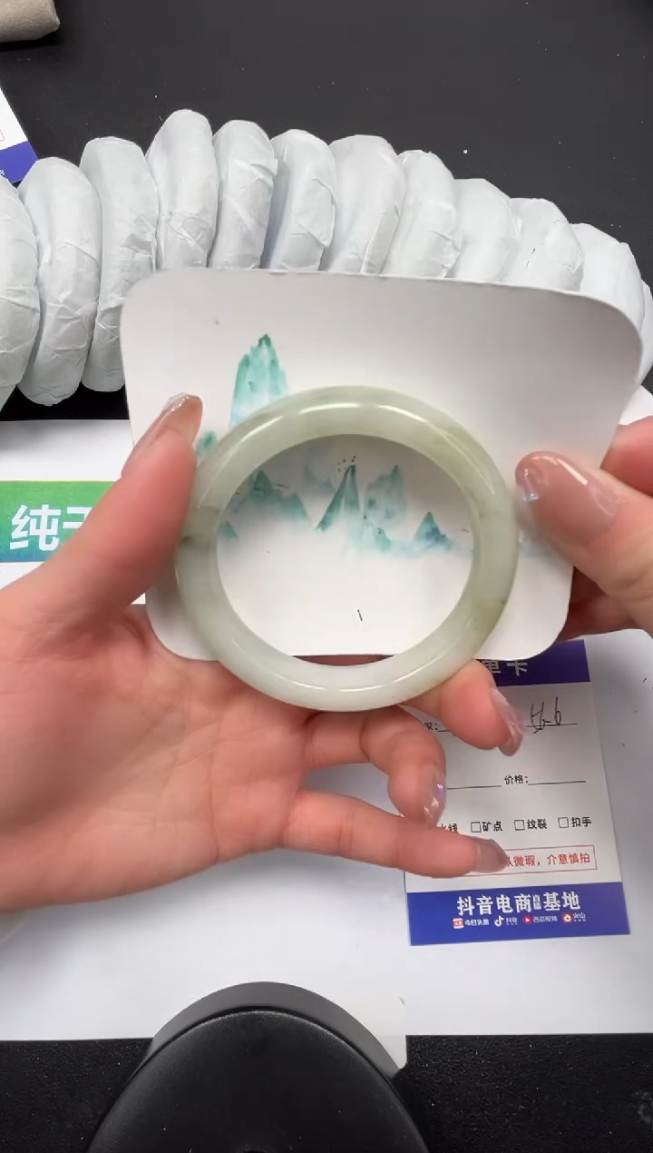 【闪购商品】石英质玉手镯未镶嵌388-56.6