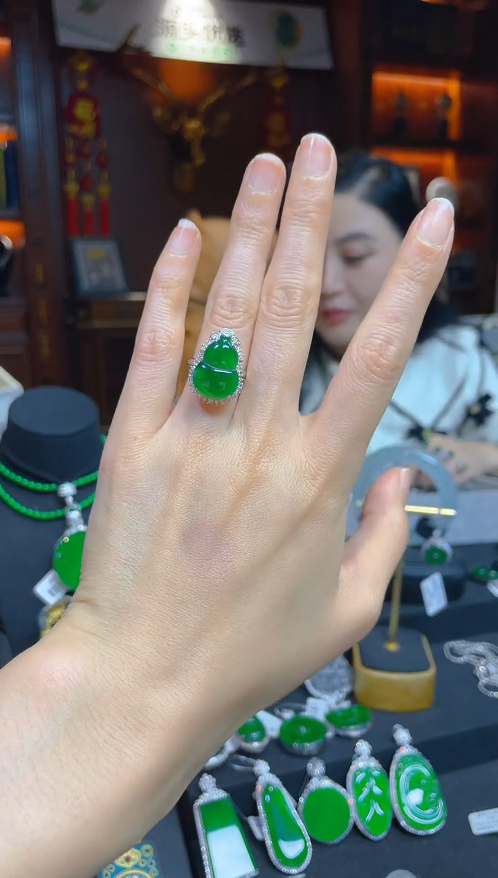 【闪购商品】翡翠戒指18K金镶嵌112044-天然A货翡翠葫芦戒指