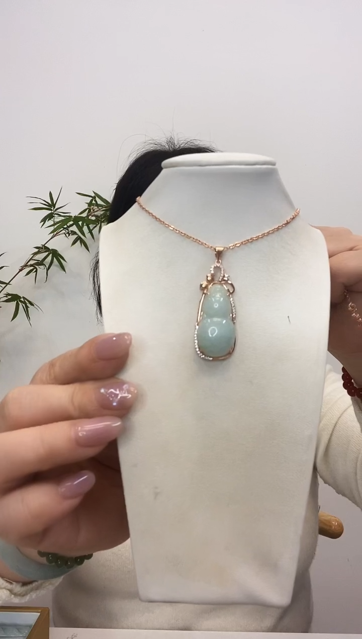 【闪购商品】翡翠吊坠(赠链)银S925镶嵌葫芦玫瑰边