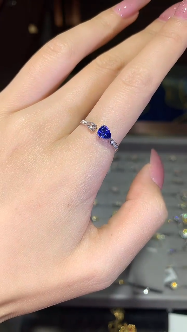 【闪购商品】蓝宝石戒指18K金镶嵌蓝宝石戒指CY