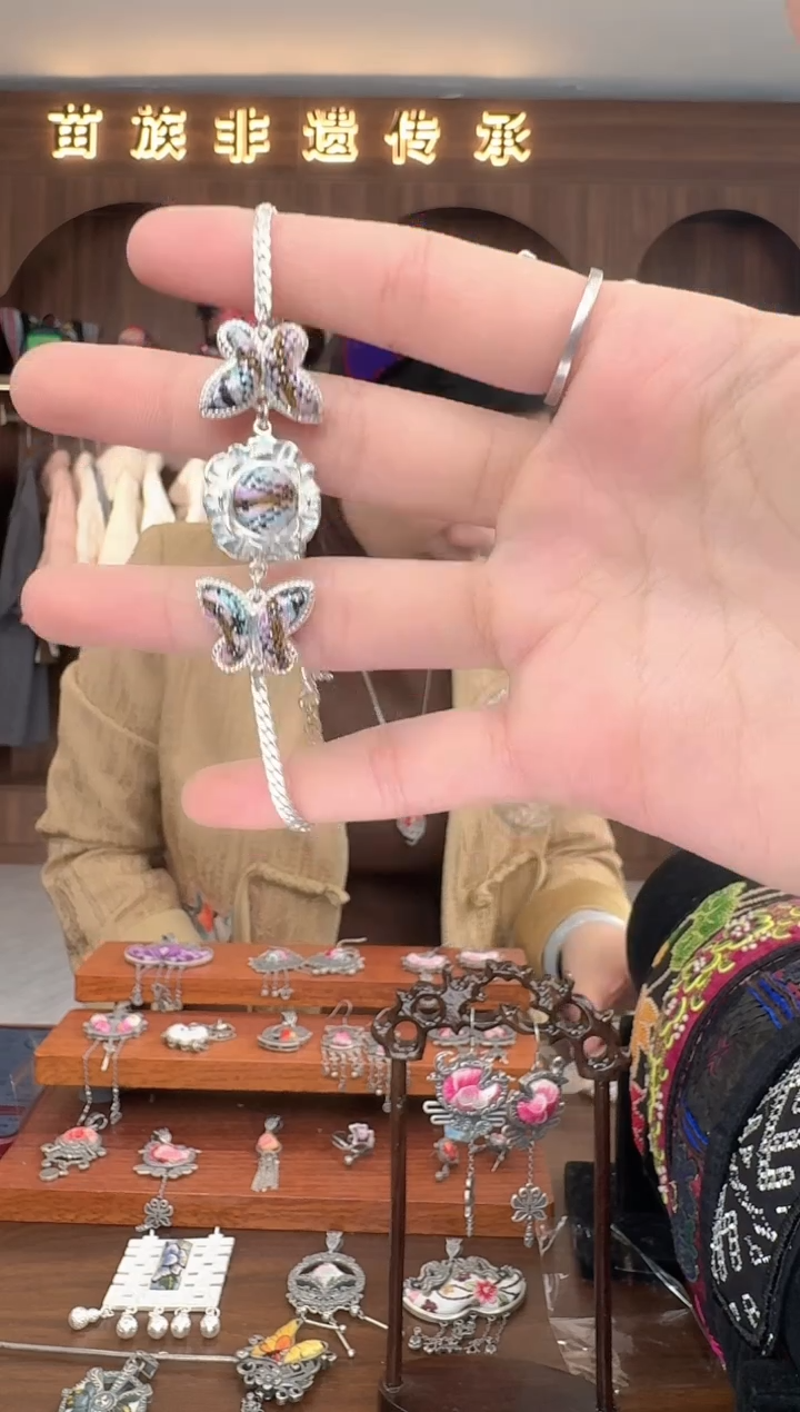 【闪购商品】织绣扶光苗绣传承168