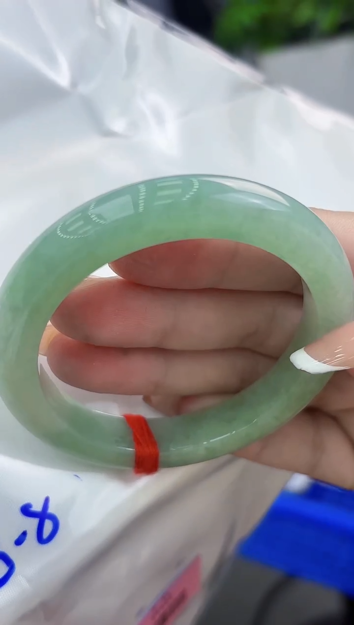 【闪购商品】翡翠颈饰未镶嵌翡翠手镯