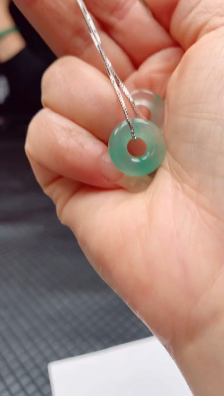 【闪购商品】石英质玉手镯未镶嵌冰飘花吊坠