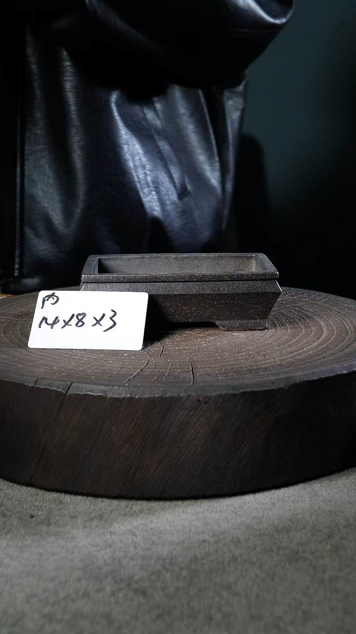 A宜兴紫砂小花盆