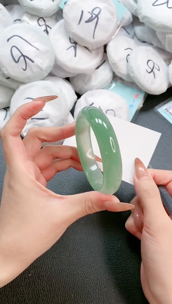 【闪购商品】石英质玉手镯未镶嵌 16L220-58