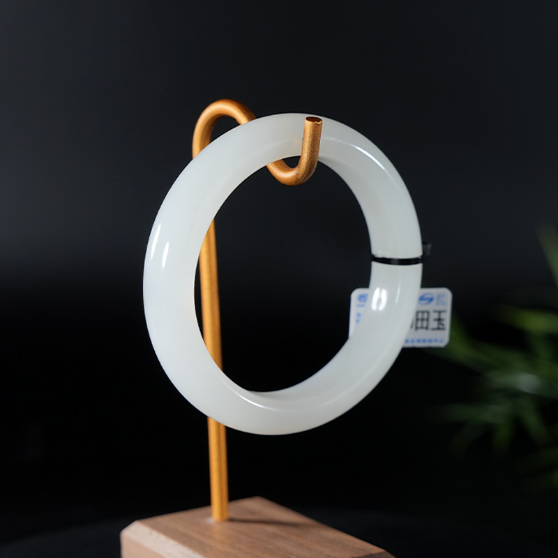 lot74 和田玉白玉圆条手镯/QG51223-184825 保利山东